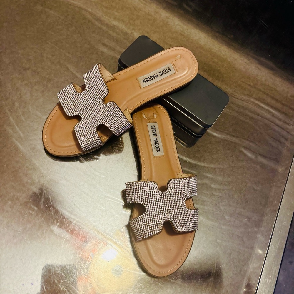 Steve Madden Tan and Silver Sandals Design 7